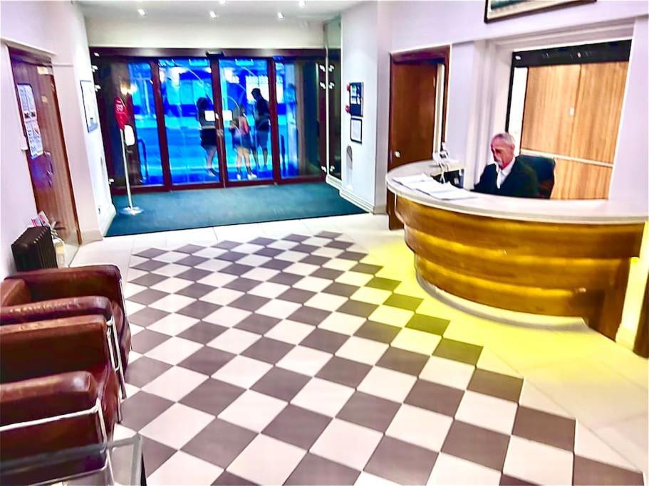 King-Sized Studio, 6Th Floor + Lift, Regent'S Park London Ngoại thất bức ảnh